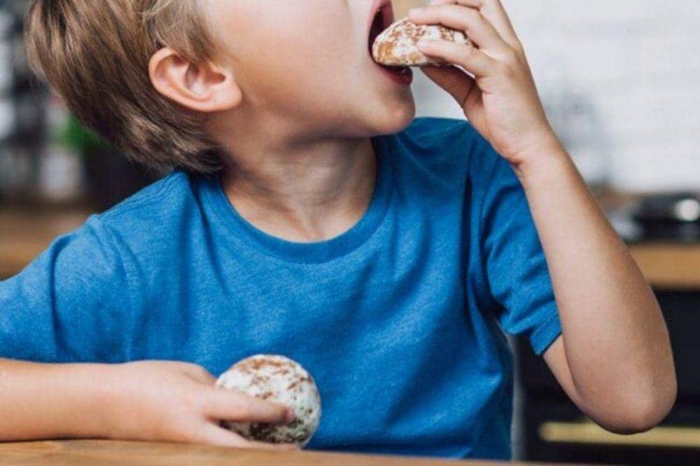 Anak menelan makanan