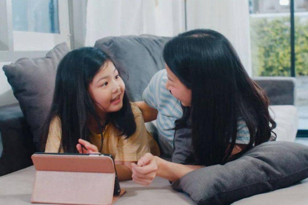 Anak bercerita pada Mama