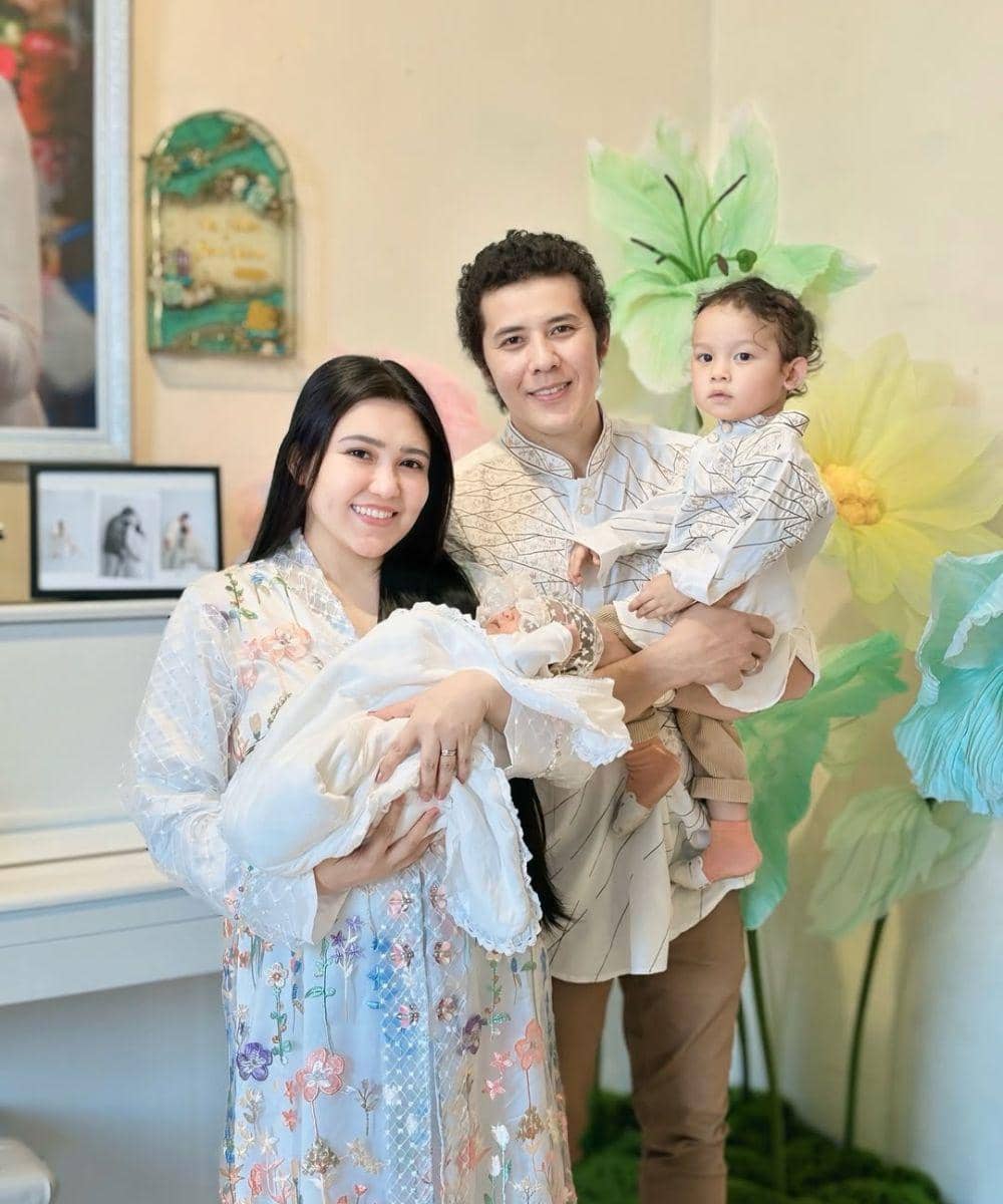 Via Vallen Lakukan Tandem Nursing Demi Nutrisi Kedua Anaknya 3.jpg