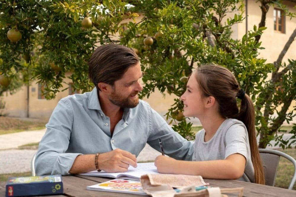 Anak belajar bersama Papa