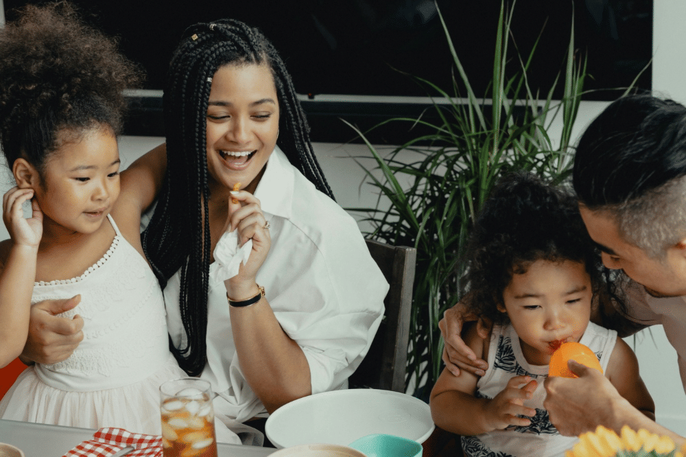 Mama, Papa, dan kedua anak perempuanya