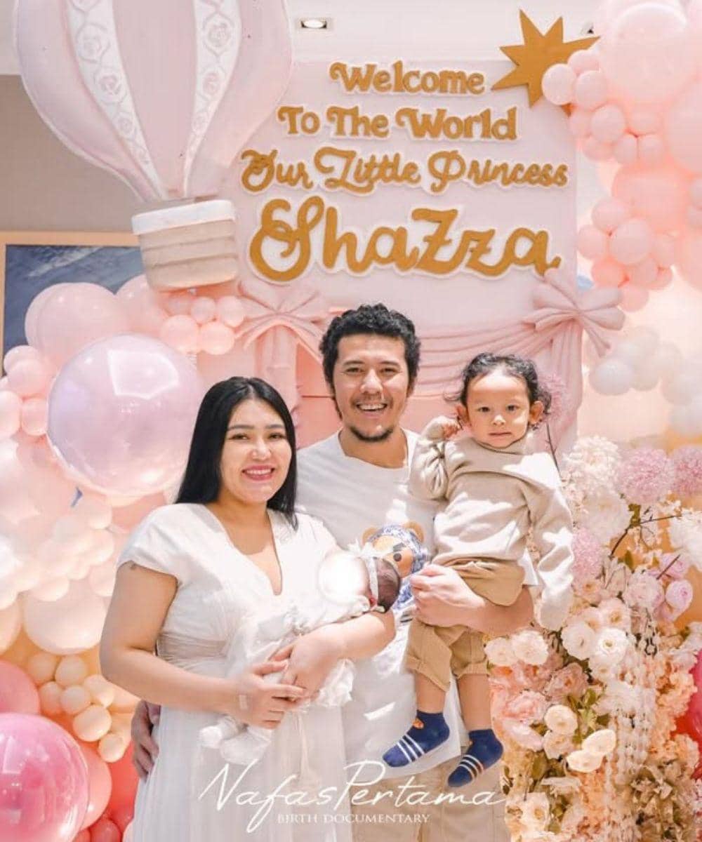 Via Vallen Lakukan Tandem Nursing Demi Nutrisi Kedua Anaknya 5.jpg