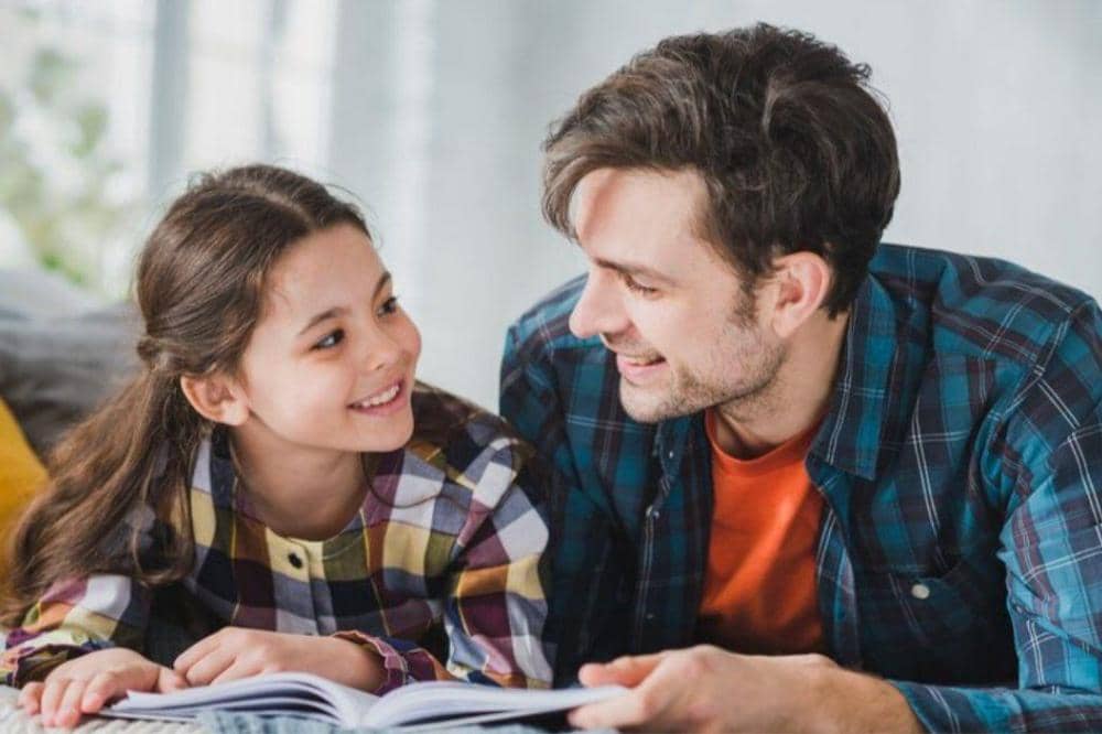 Anak belajar bersama Papa