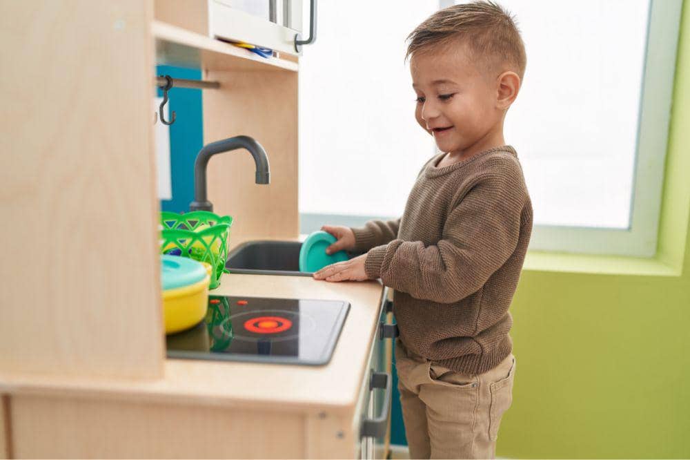 anak melakukan pekerjaan rumah tangga