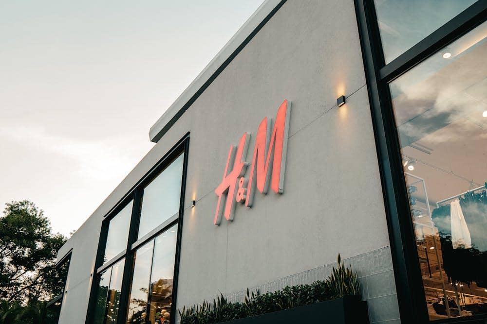 H&M Tutup 160 Gerai di 2026, Efisiensi dan Fokus ke Digital