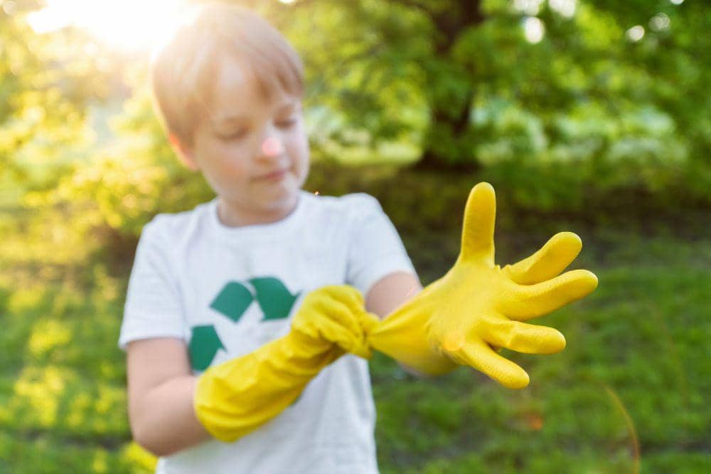 anak melakukan pekerjaan rumah tangga 
