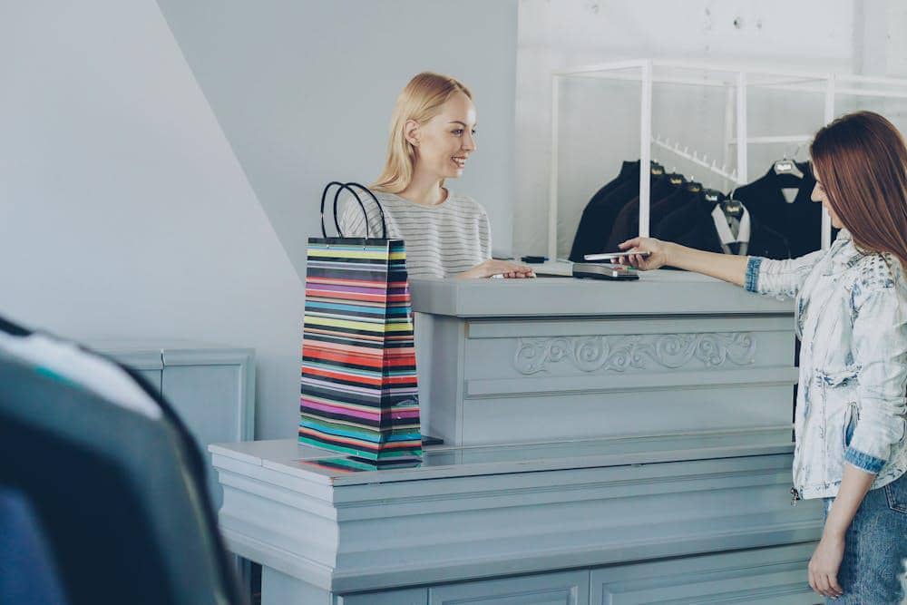 ilustrasi belanja di toko