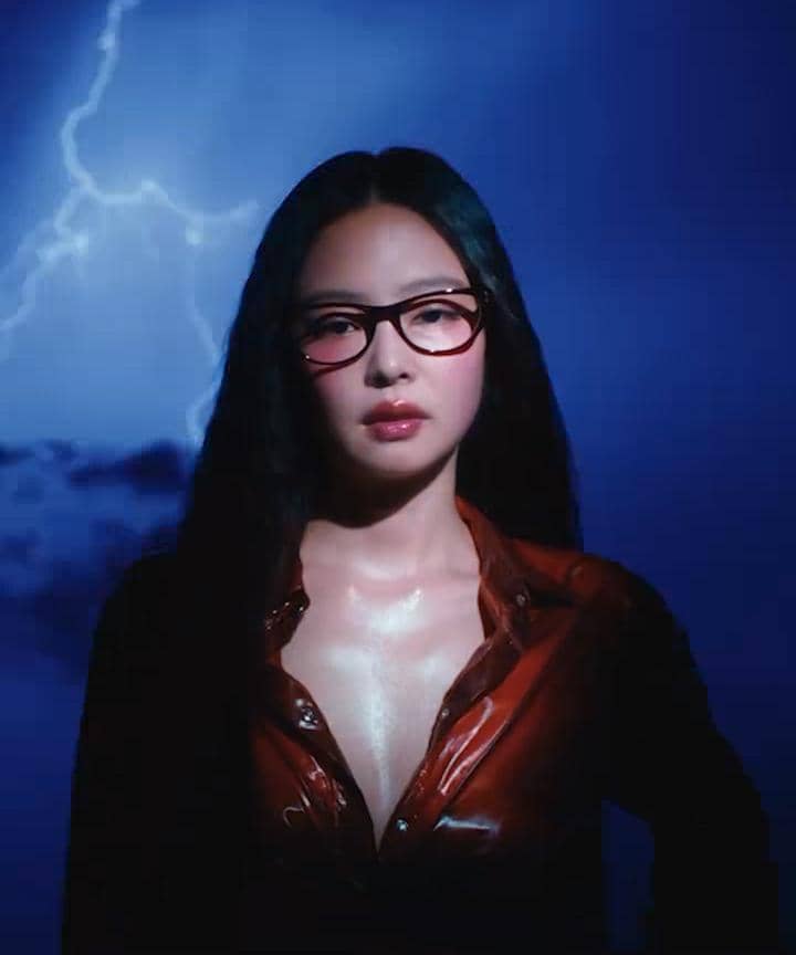 Jennie Ray-Ban 3.jpg