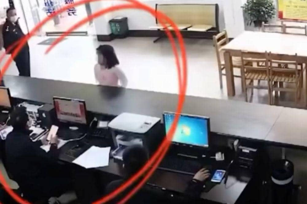 anak menyerahkan diri ke polisi