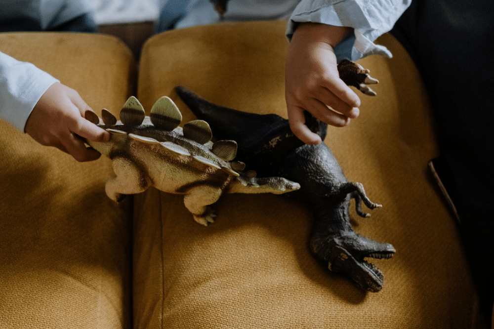 Daripada Memaksa Anak untuk Sharing, Coba Lakukan 5 Cara efektif ini