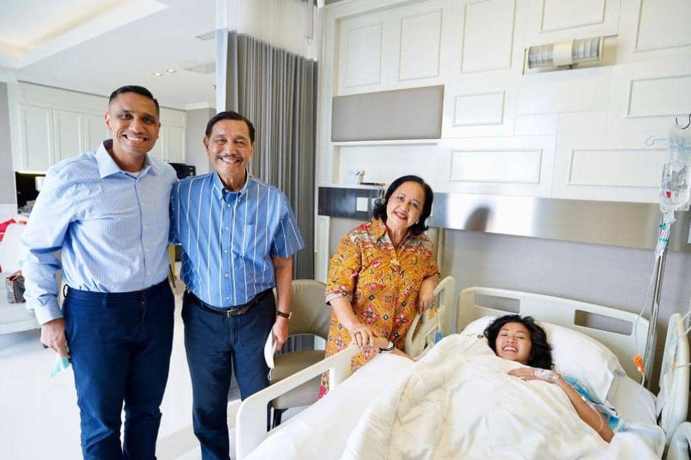 Luhut Binsar Sambut Kelahiran Cucu ke Delapan Di Kota Surabaya (1).jpg