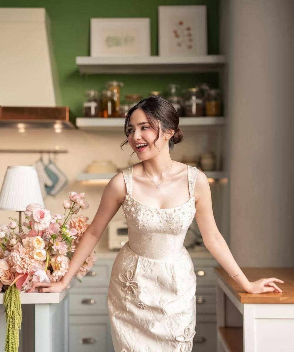 Penampilan Syifa Hadju saat Bridesmaid Luncheon, Manis dengan Dress Bodyfit 6 jpg