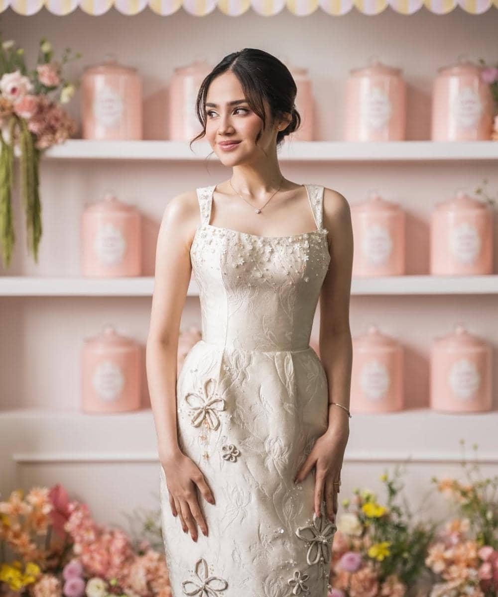 Penampilan Syifa Hadju saat Bridesmaid Luncheon, Manis dengan Dress Bodyfit 3jpg