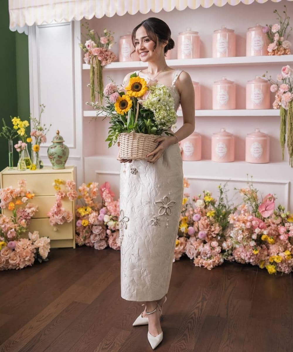 Penampilan Syifa Hadju saat Bridesmaid Luncheon, Manis dengan Dress Bodyfit 4jpg