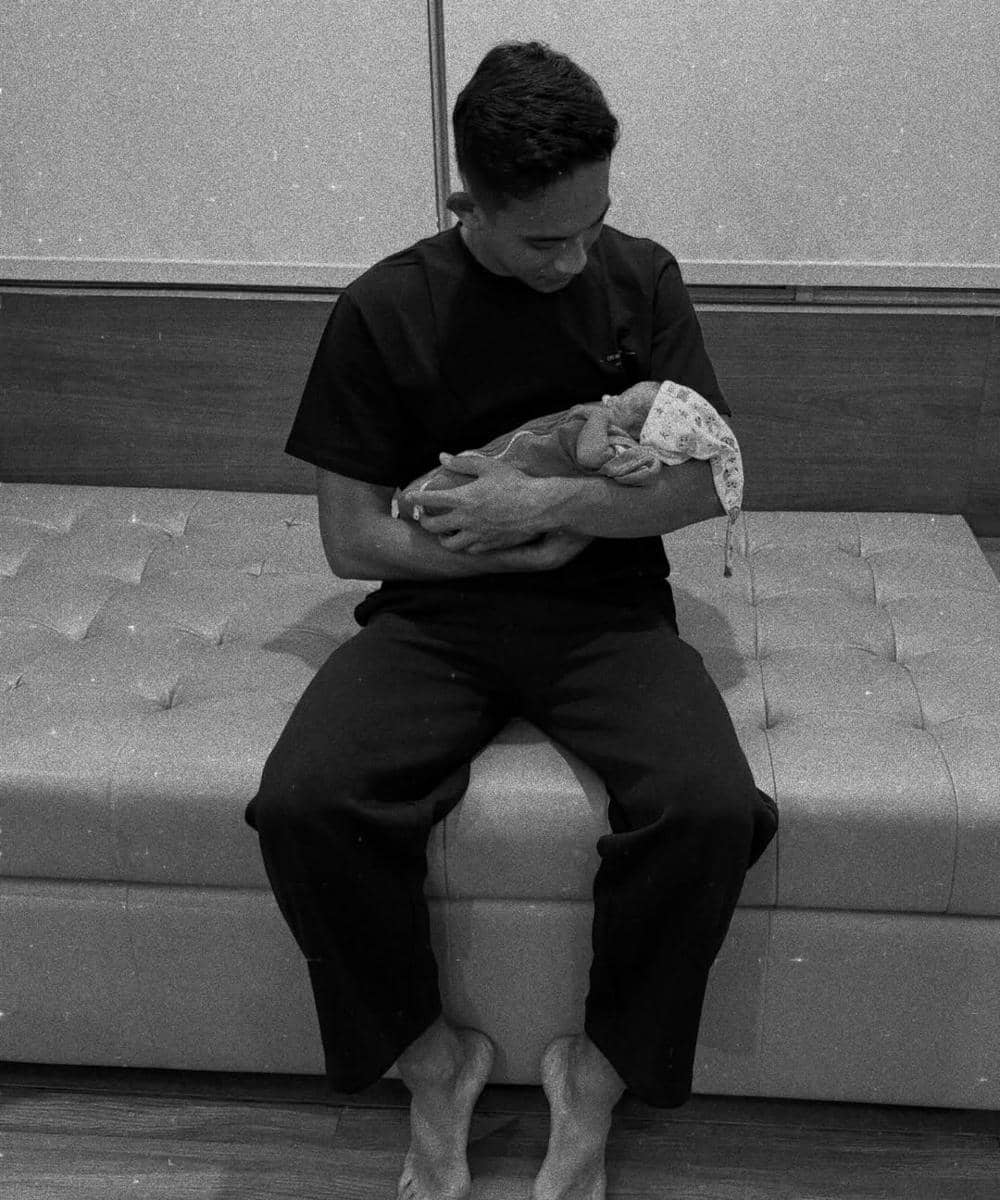 Istri Rizky Ridho Melahirkan Anak Pertama 6.jpg