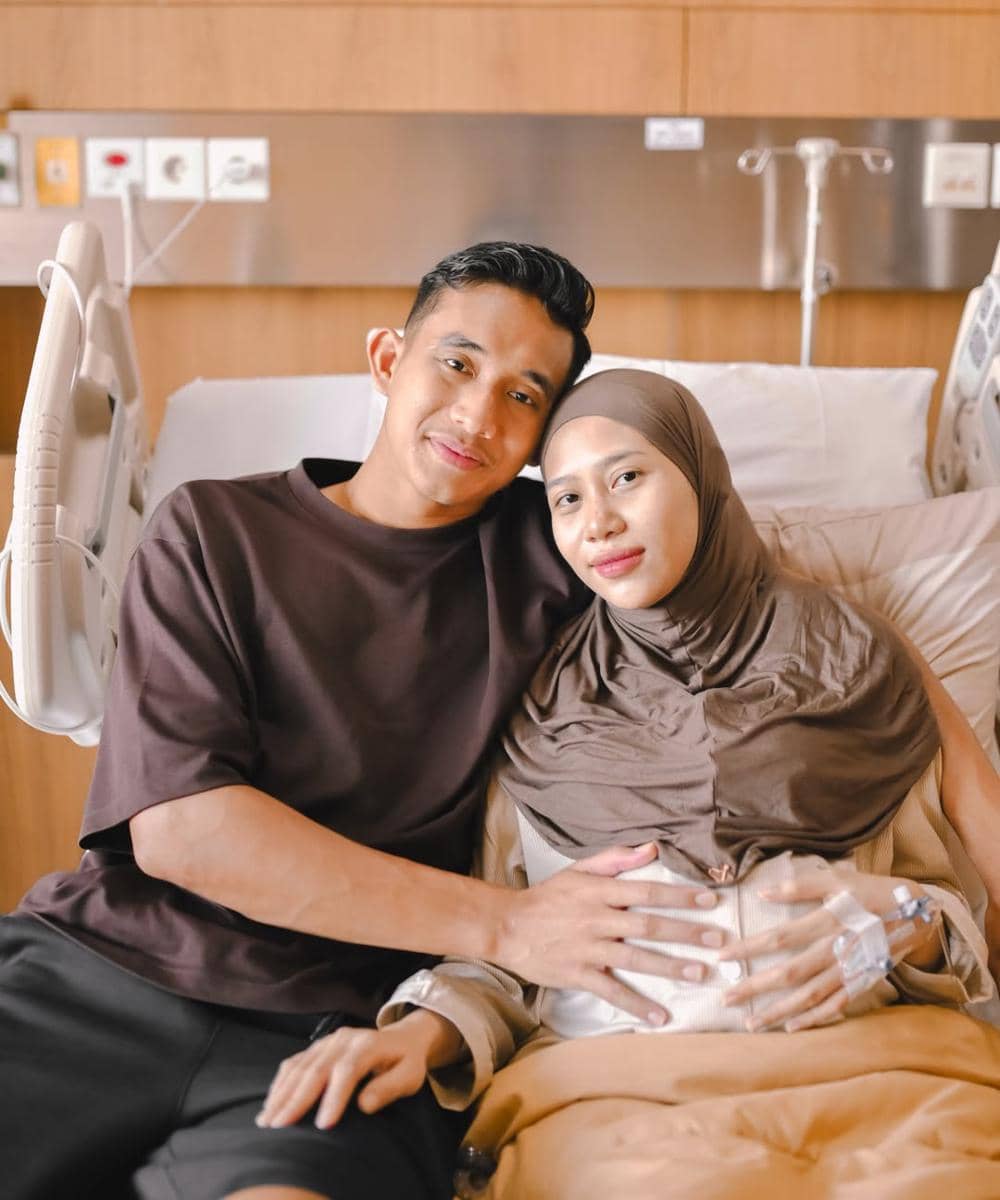 Istri Rizky Ridho Melahirkan Anak Pertama 1.jpg