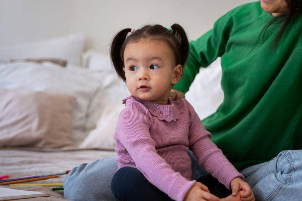 anak perempuan bersama orangtua