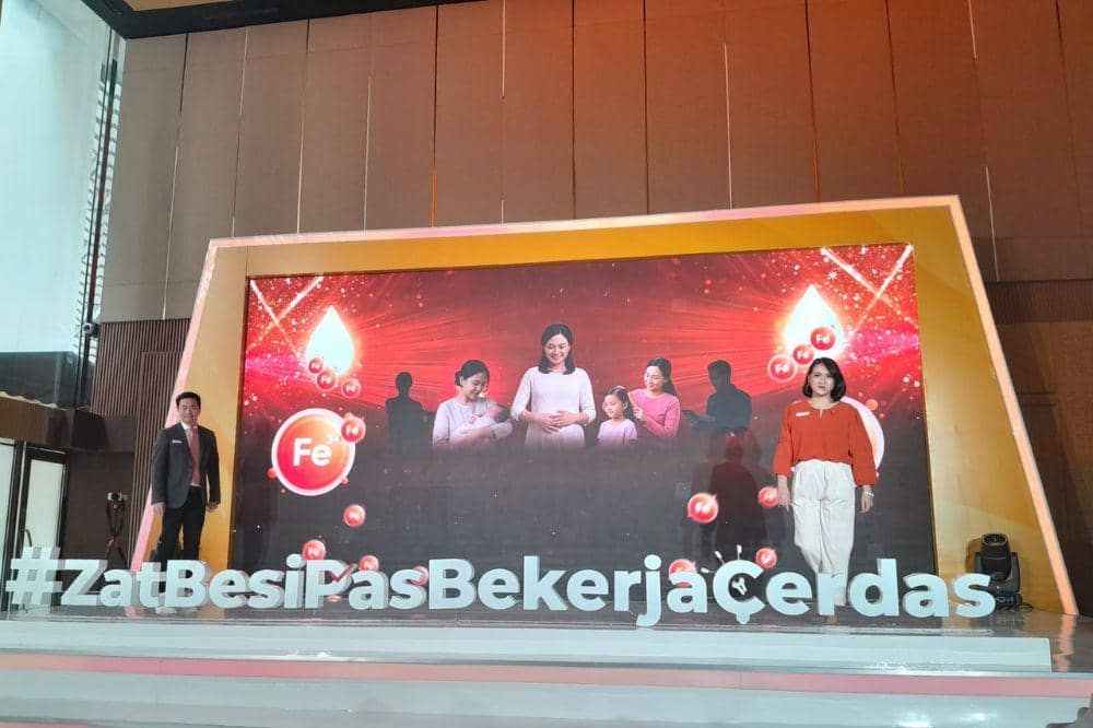 Pembukaan acara oleh Weitarsa Hendarto dan Debi Widianti