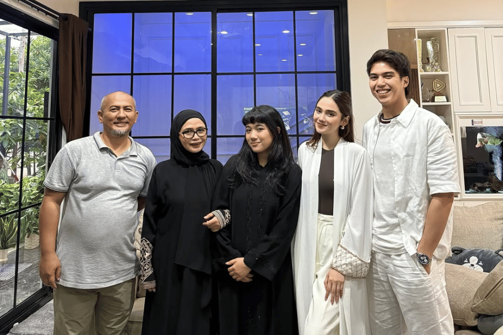 Dari DM ke Pelaminan, Kisah Cinta Syifa Hadju dan El Rumi