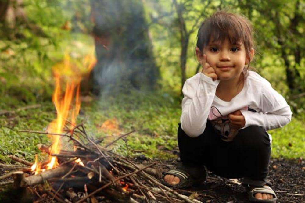 ilustrasi anak naik gunung