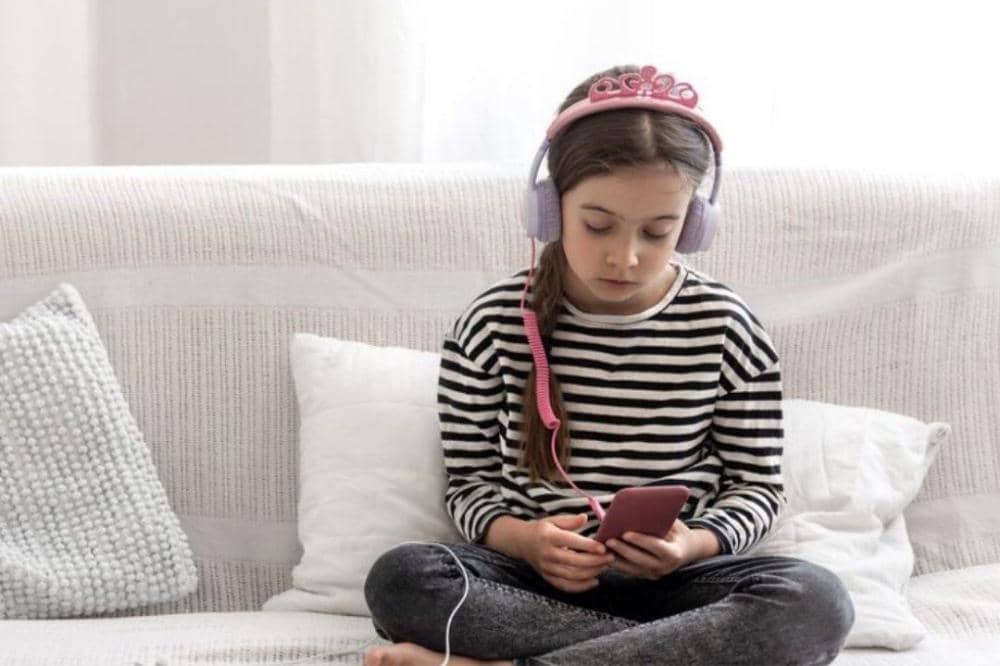 Anak di bawah umur 16 tahun menonton TikTok