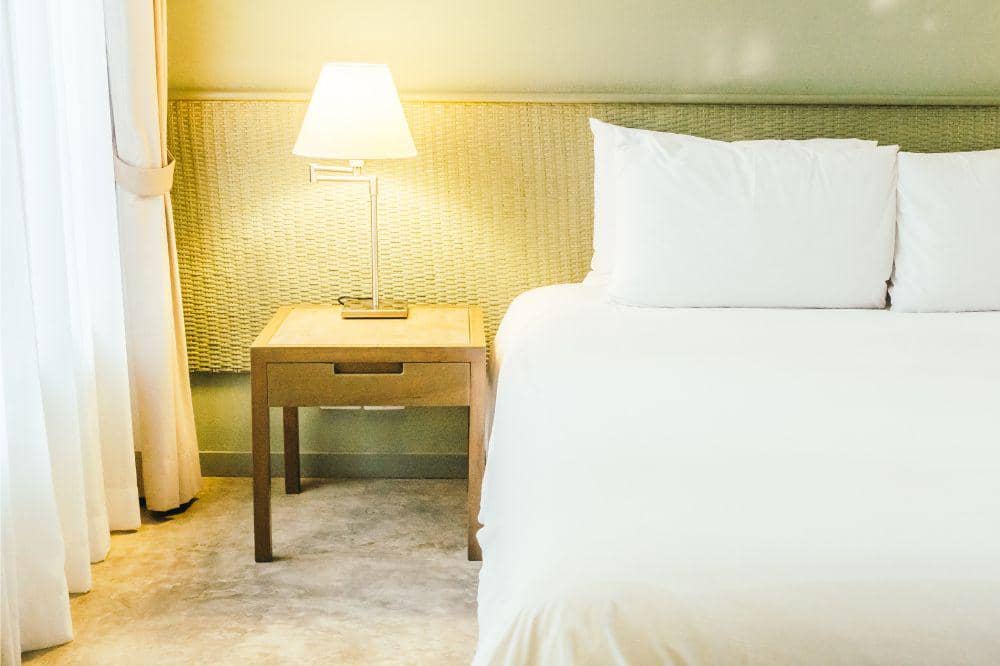 8 Tips Menata Pencahayaan Kamar Tidur ala Hotel Bintang Lima