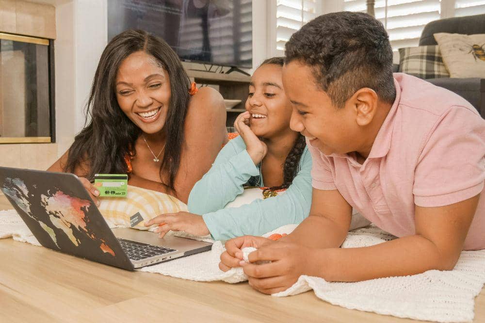 Anak belajar finansial