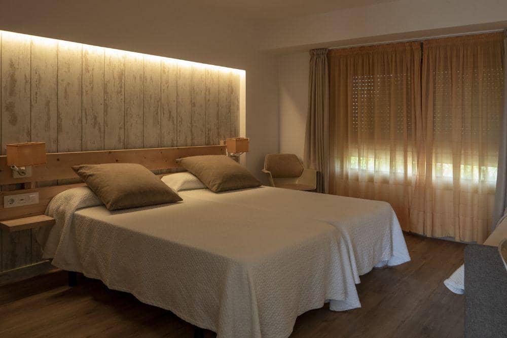 8 Tips Menata Pencahayaan Kamar Tidur ala Hotel Bintang Lima