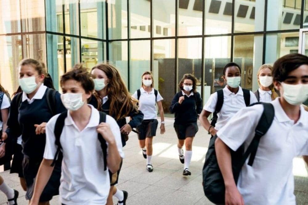 Anak-anak pulang sekolah