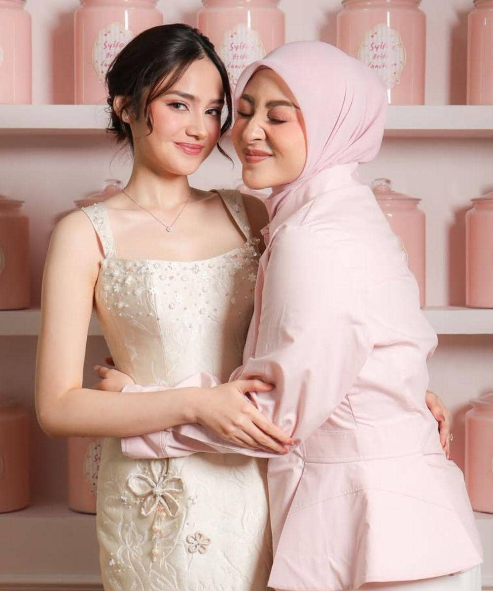 bridesmaid syifa hadju