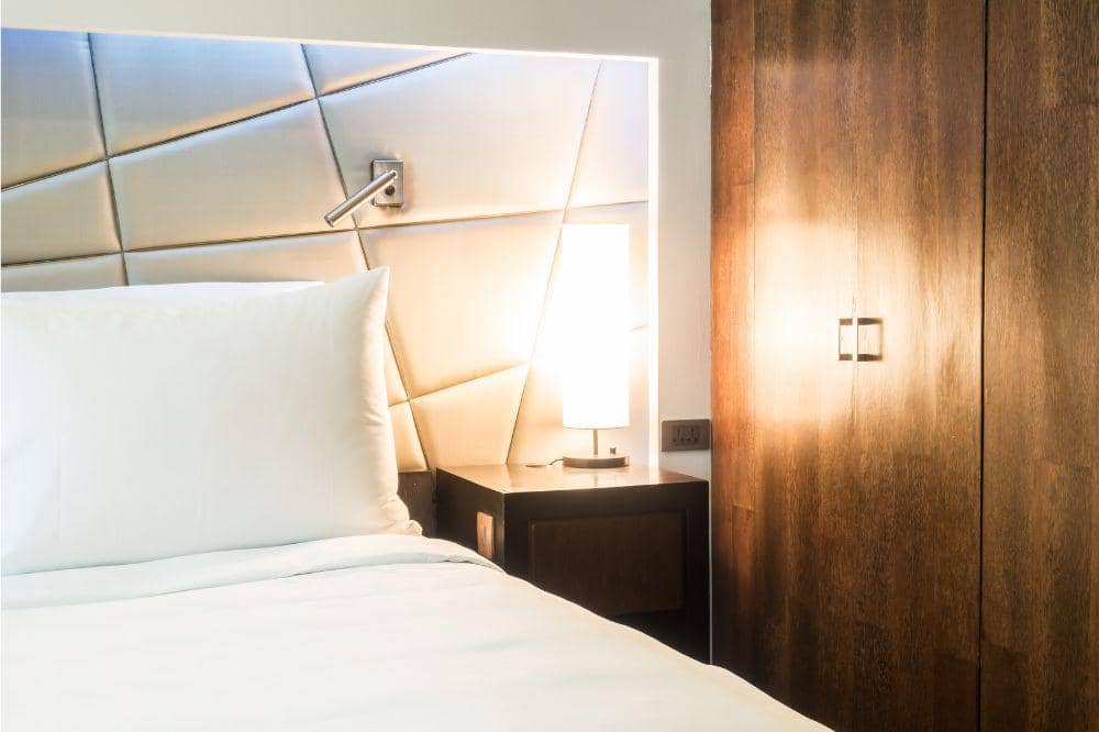 8 Tips Menata Pencahayaan Kamar Tidur ala Hotel Bintang Lima