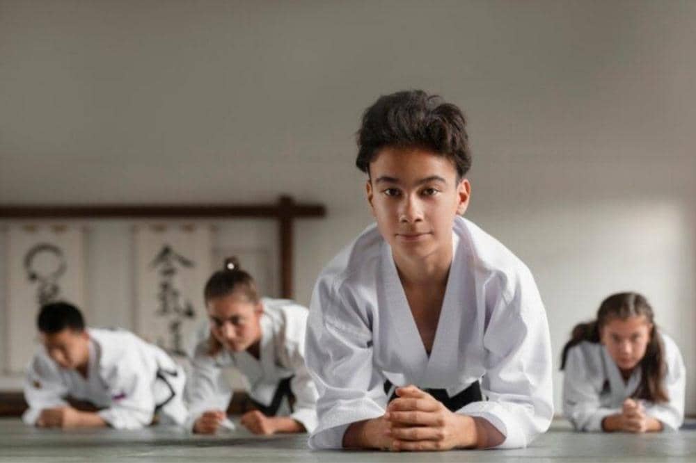 Anak-anak sedang taekwondo