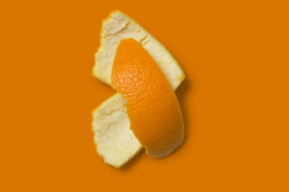 kulit jeruk yang sudah terkelupas 