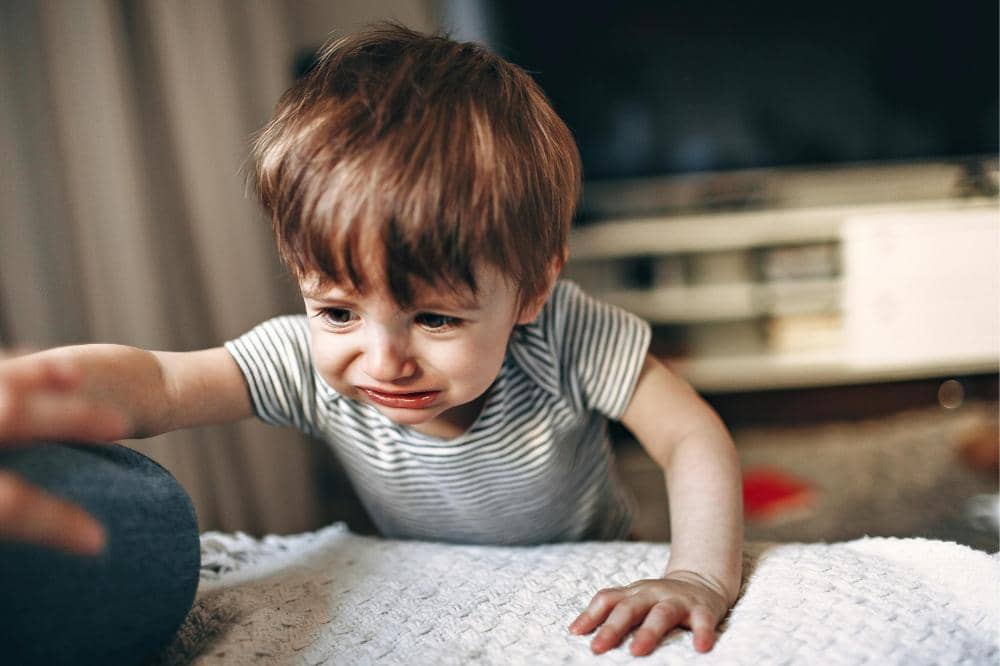 Anak meminta perhatian Mama