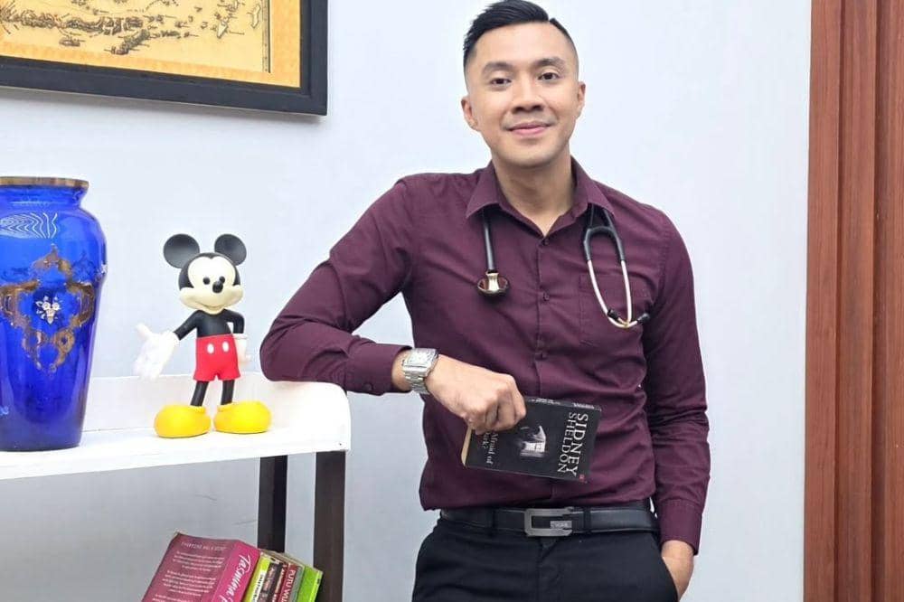 biodata dan profil dr gia 2.jpg