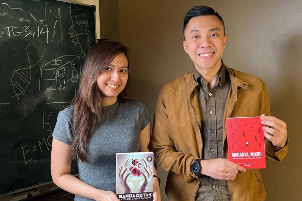 biodata dan profil dr gia 4.jpg