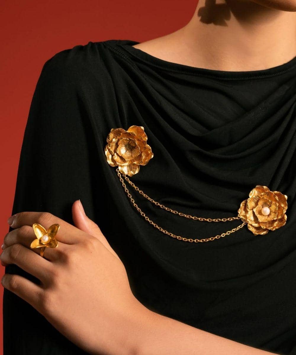 7 Rekomendasi Aksesoris Bros untuk Kebaya, Tampil Anggun dan Elegan! 4 (2).jpg