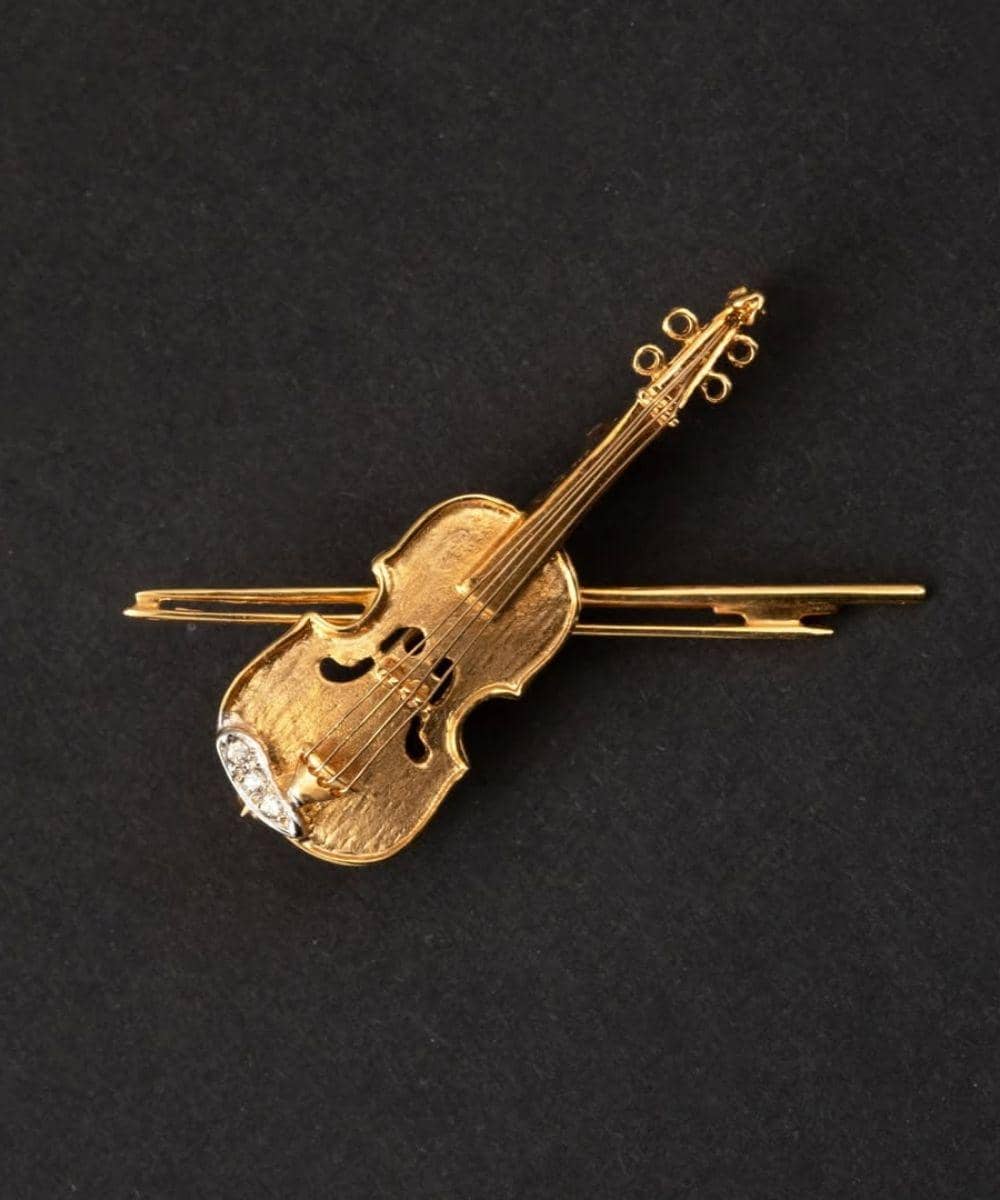 7 Rekomendasi Aksesoris Bros untuk Kebaya, Tampil Anggun dan Elegan! 1.jpg