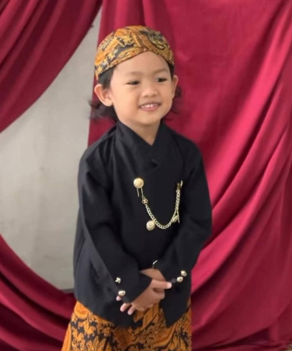 Baju adat toko Kain Adatku