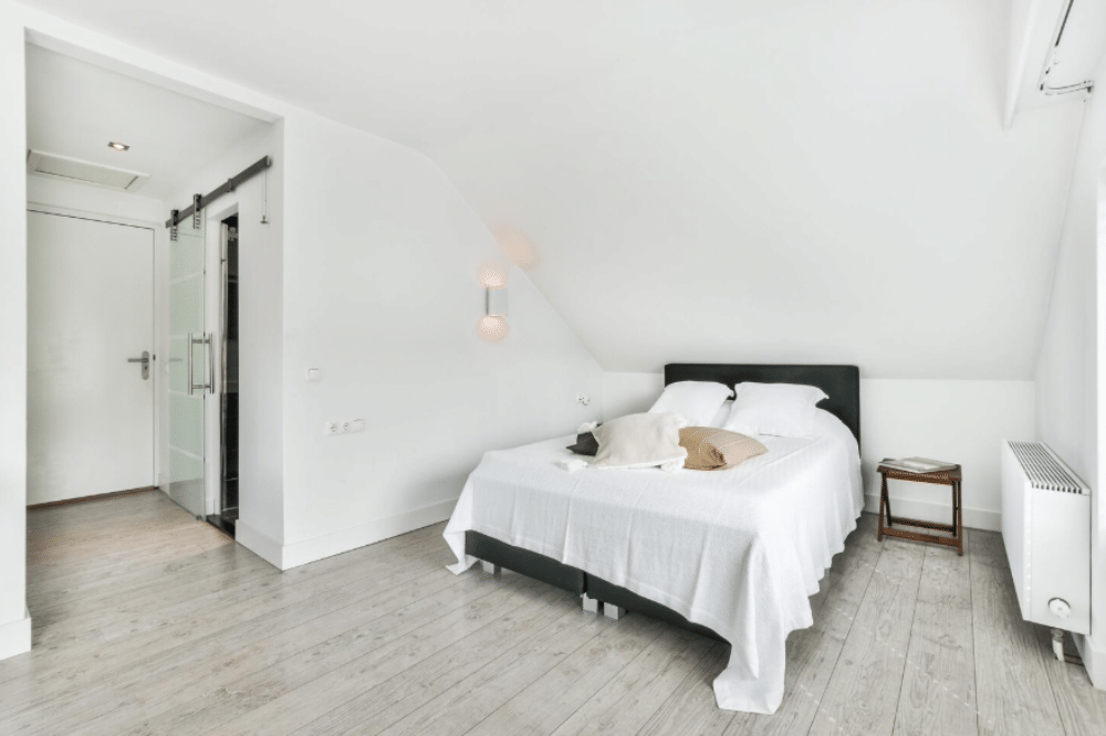 10 Ide Cat Tembok Warna Putih untuk Kamar Tidur yang Elegan