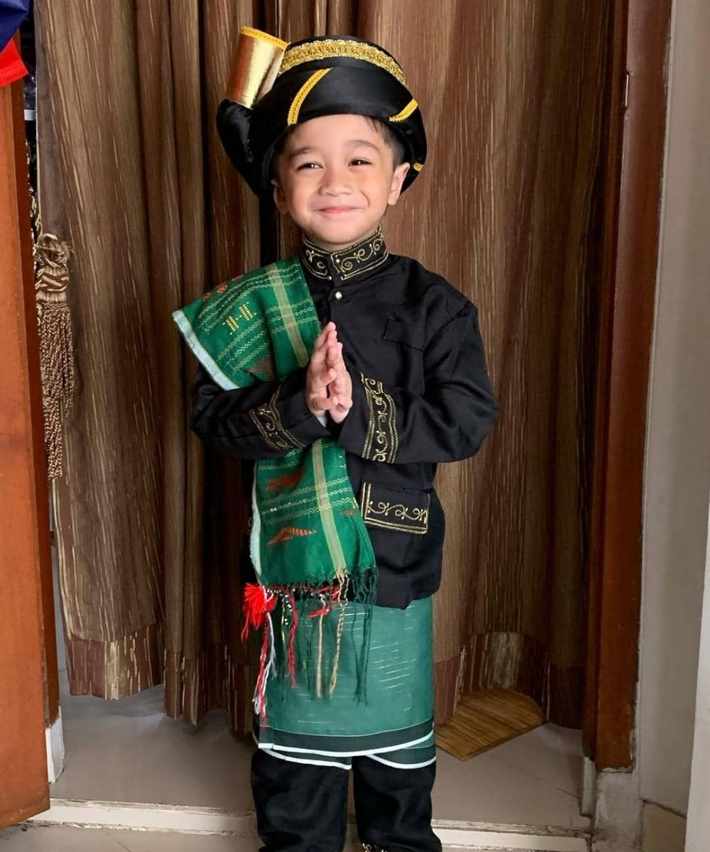 Baju adat Sanggar Ken Kinanti