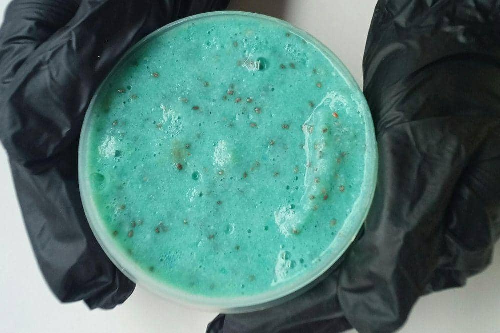 7 Cara Membersihkan Baju yang Terkena Slime
