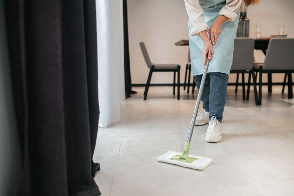 8 Cara Membersihkan Slime di Lantai