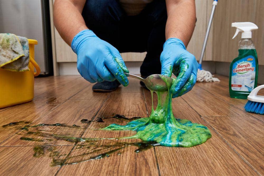 8 Cara Membersihkan Slime di Lantai