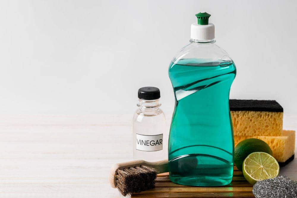 8 Cara Membersihkan Slime di Lantai