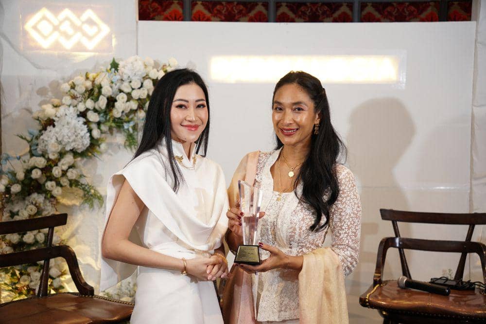 Masuk Pre-Menopause, Intip Cara Happy Salma Tetap Bahagia! 3.jpg