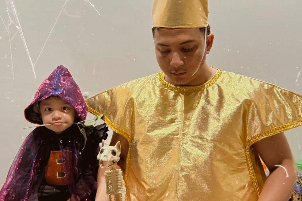 sejak barat anak sal priadi