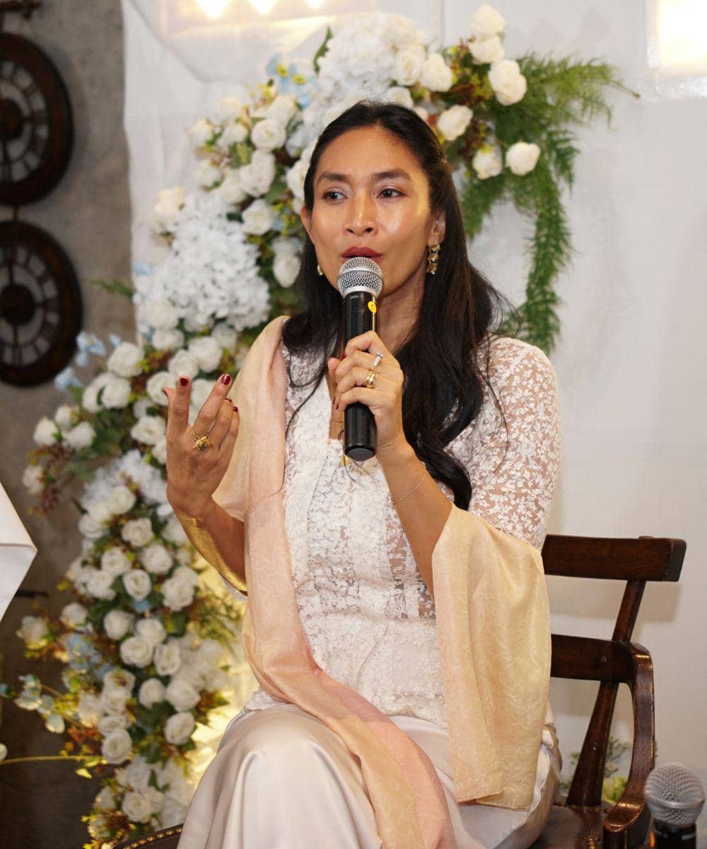 Masuk Pre-Menopause, Intip Cara Happy Salma Tetap Bahagia! 7jpg