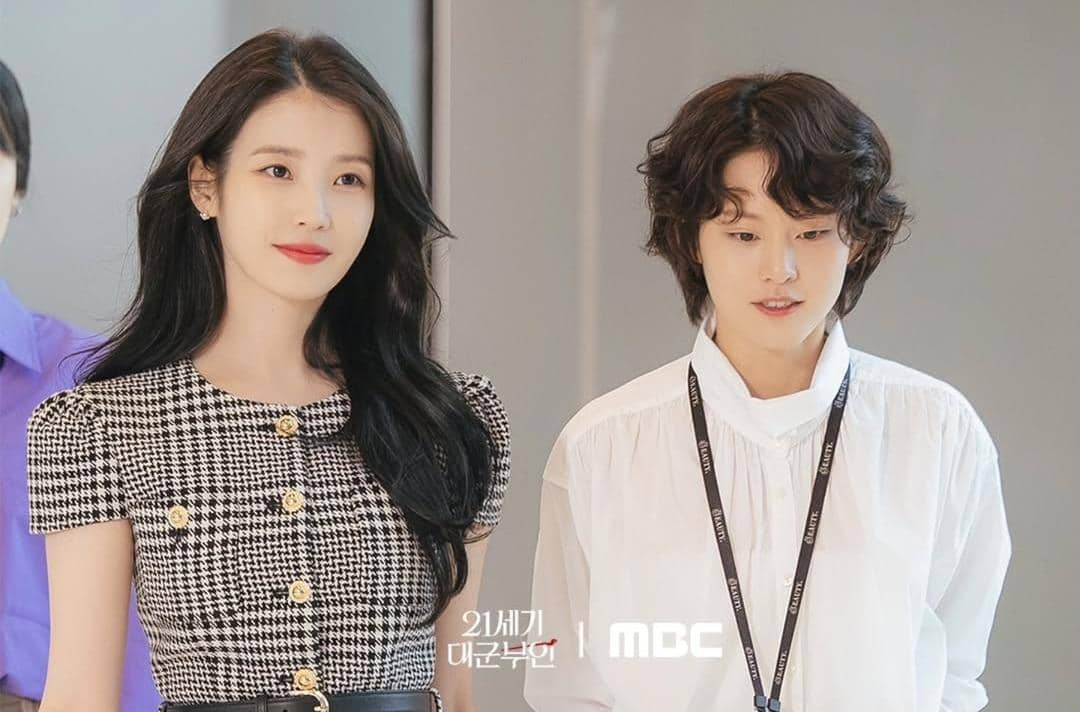 IU dan Lee Yeon di drama Perfect Crown