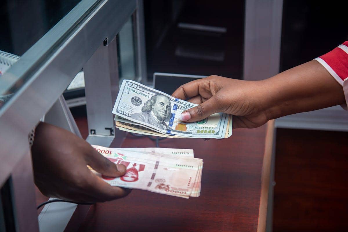 9 Keuntungan dan Kerugian Menabung Dolar AS